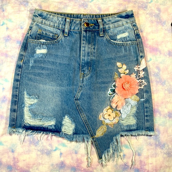 Shein • Floral Appliqué Distressed Denim Skirt - Picture 12 of 12